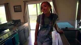 молодая уборщица, уговоренная на секс на камеру: БрэндиБрэйдс