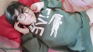 Tiener meisie raak haar poesie