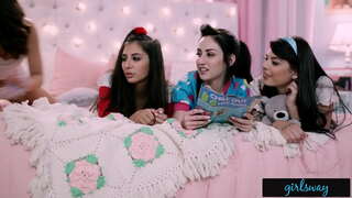 ما اولین بار, لزبین, تابستان Sleepover