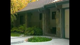 Kısa saçlı genç civciv inliyor süre sürmek büyük çük tarafından ona pislik at the ilk zaman