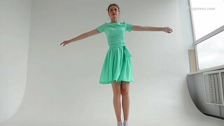 فوق العاده ژیمناستیک, رقاصه, دخترک معصوم, آلا